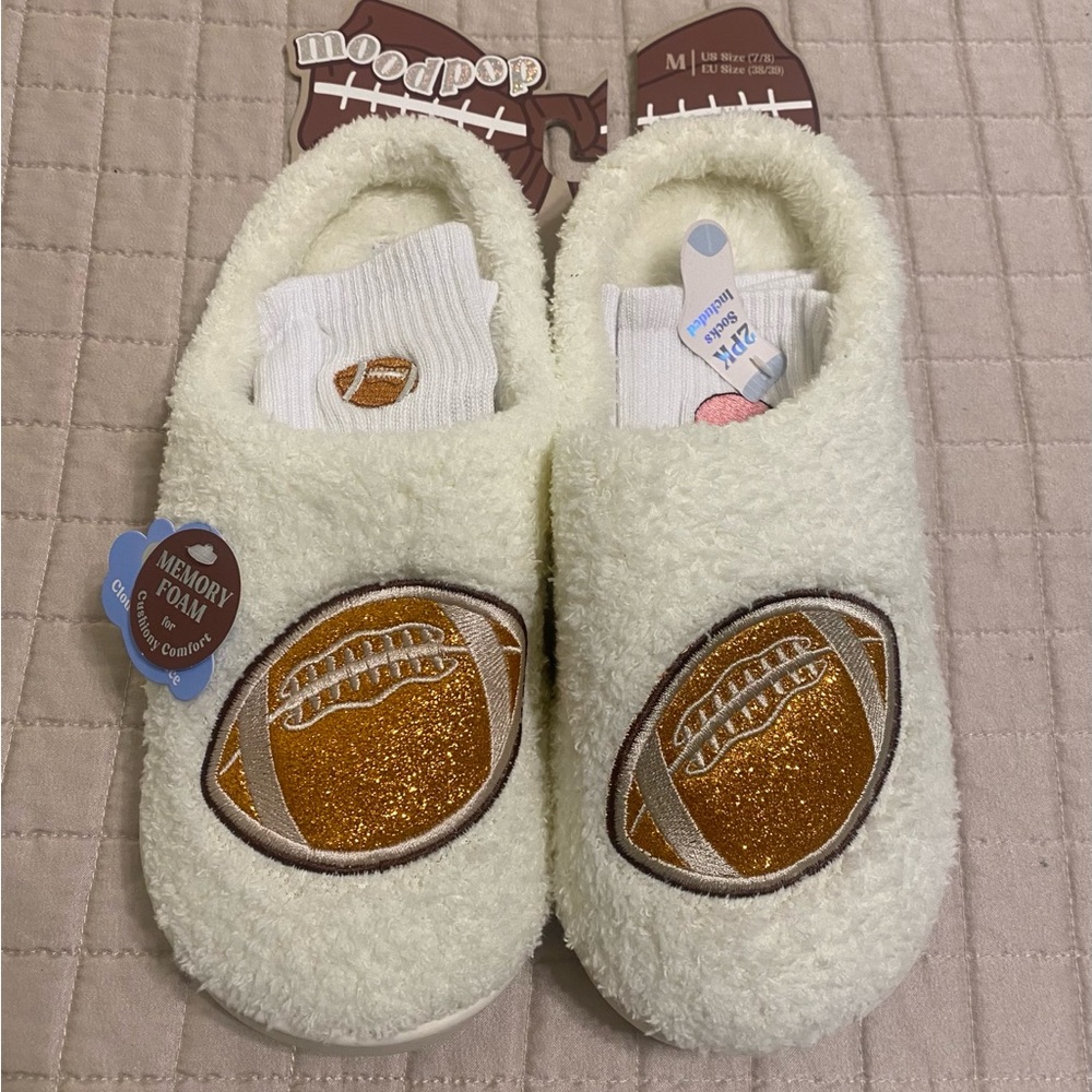 🏈NWT! Moodpop Cozy Football Slippers/Socks with Memory Foam